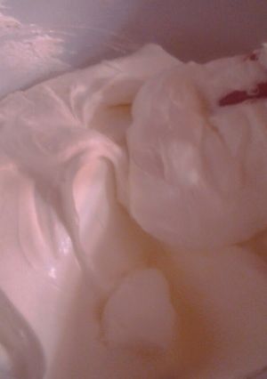 A picture of Whipped cream cheese icing..