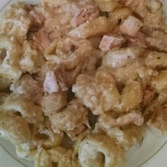 A picture of Tortellini and Chicken Alfredo Bake.