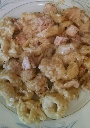 A picture of Tortellini and Chicken Alfredo Bake.