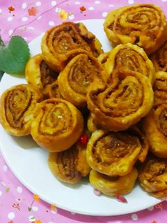 बाकरवडी (bakarvadi recipe in marathi) रेसिपी चे मुख्य फोटो