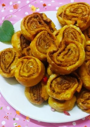 बाकरवडी (bakarvadi recipe in marathi) रेसिपी चे मुख्य फोटो 