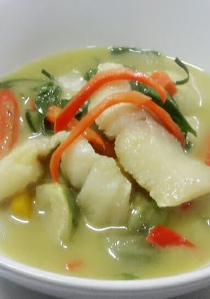 A picture of Kanya's Fish in Green Curry.