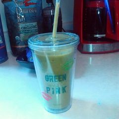 A picture of "The Green One" Smoothie.