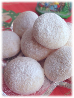 A picture of Snowball Cookies for Christmas.