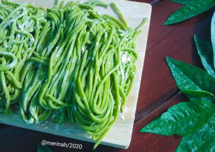 Mie hijau daun katuk