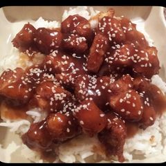 A picture of Sesame Chicken.