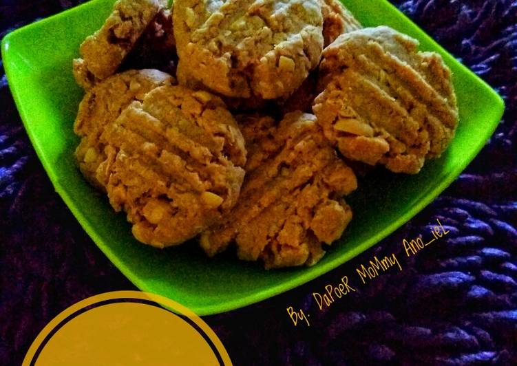 Resep Crunchy Peanut Oatmeal Cookies, Enak