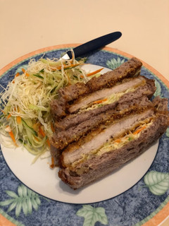 Una foto de Sándwich Tonkatsu Japonés KATSU SANDO🇺🇾 🇯🇵 カツサンド