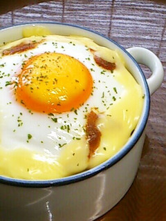 A picture of Baked Curry Rice with Eggs.