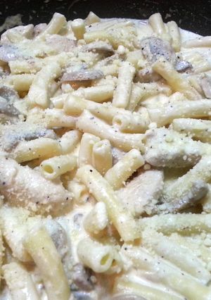 A picture of Chicken Mushroom Carbonara.