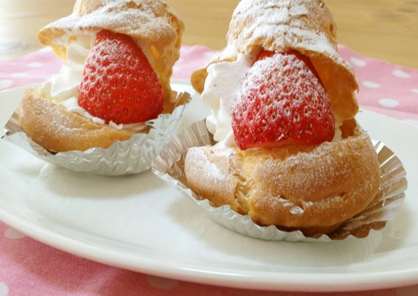 Easy Strawberry Cream Puffs in the Microwave