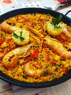 Una foto de Paella de cigalas y gambones