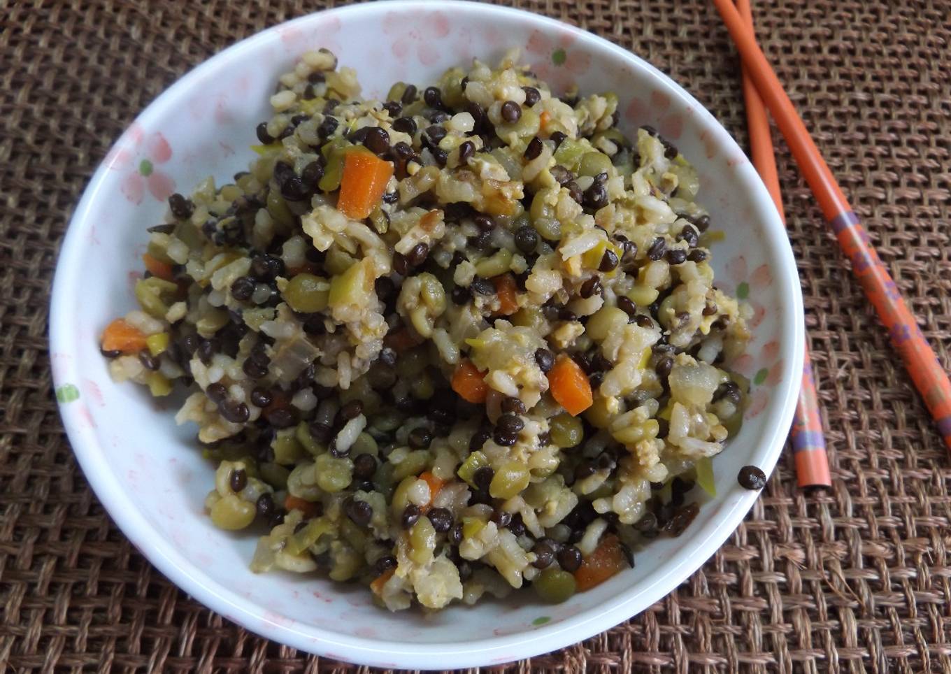 Wok vegetal con arroz, legumbres y vegetales