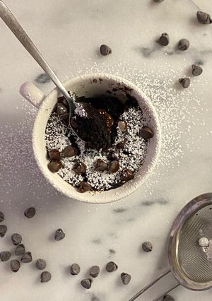 Una foto de Mug cake de Oreo de 2 ingredientes sin horno 🤯