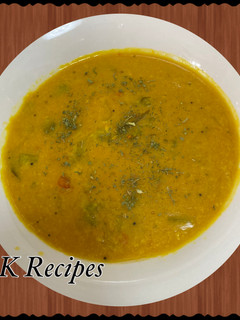 புடலங்காய் பாசிப்பருப்பு குழம்பு (Pudalankaai paasiparuppu kulambu recipe in tamil) செய்முறை முக்கிய புகைப்படம்