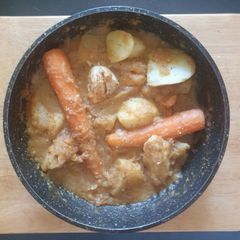 A picture of Chicken Thyme Stew.