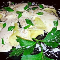 Mike's 10 MIN Creamy Alfredo Ravioli A picture of Mike's 10 MIN Creamy Alfredo Ravioli.