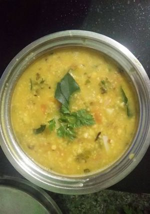 दलीया खिचड़ी (Daliya khichdi recipe in hindi) रेसिपी मुख्य फोटो