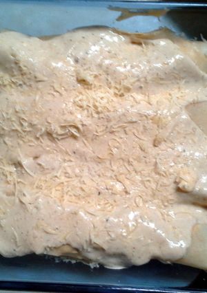 A picture of chicken crepes.