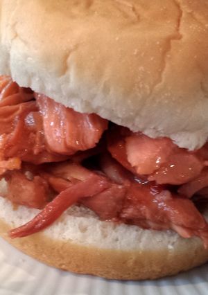 A picture of BBQ chicken sliders.