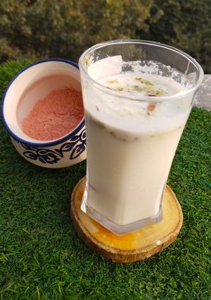 A picture of Rabri lassi.