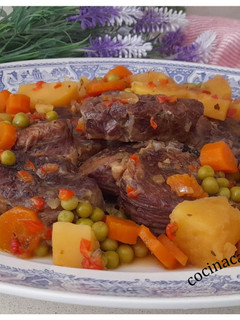 Una foto de Jarrete de ternera guisado con patatas