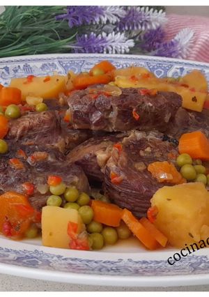 Una foto de Jarrete de ternera guisado con patatas