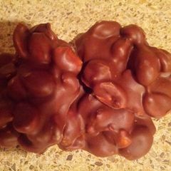 A picture of Chocolate peanut clusters.
