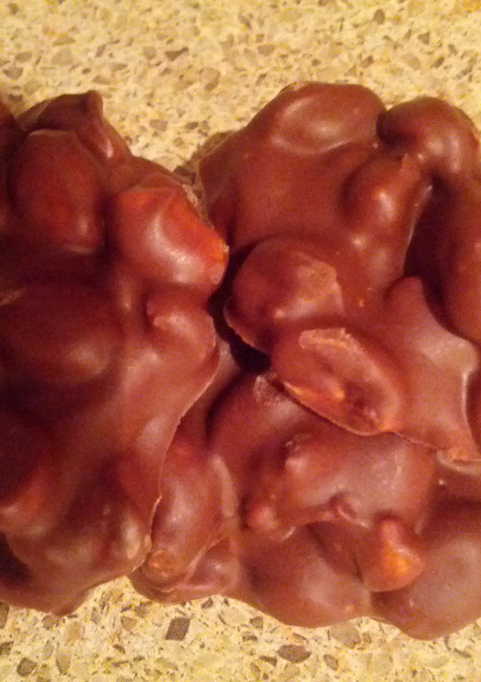 A picture of Chocolate peanut clusters.