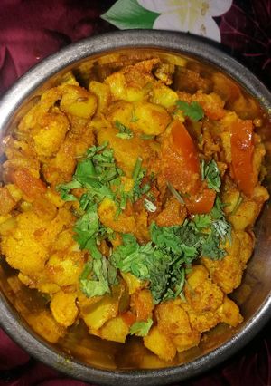 A picture of Phool gobhi aalu ki fry sabji.