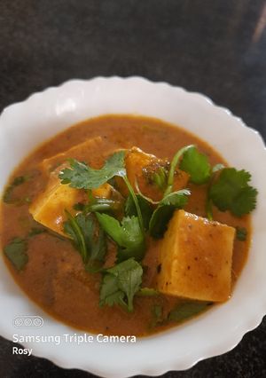 A picture of Paneer butter masala.
