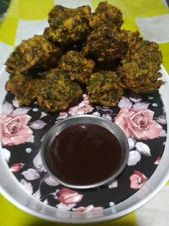 अरबी के पत्तो के पकौड़े (Arbi ke patte ke pakode recipe in Hindi) रेसिपी मुख्य फोटो