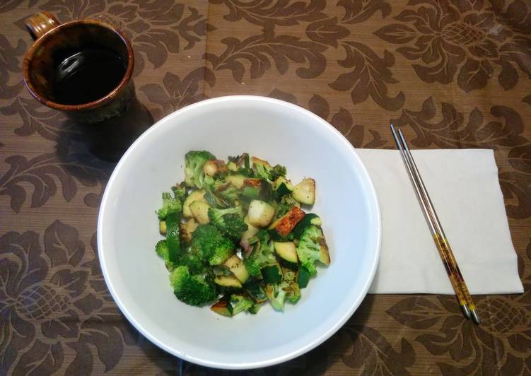 Recipe of Perfect Stir Fried Squash and Broccoli