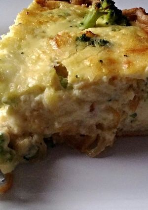 A picture of Caramelized Onion And Broccoli Quiche.