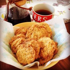 A picture of Easy Caramel Chocolate Chip Cookies.