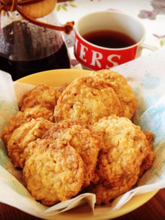 A picture of Easy Caramel Chocolate Chip Cookies.