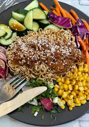 A picture of Asian noodle salad.