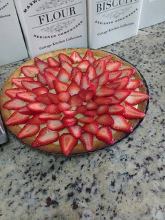 Una foto de Kuchen frutilla y crema pastelera