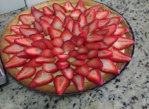 Una foto de Kuchen frutilla y crema pastelera