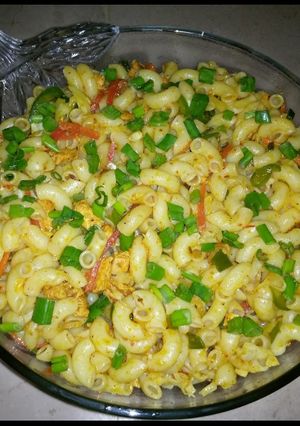 A picture of Tasty and spicy chicken macroni.