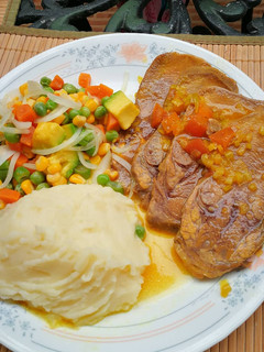 Una foto de Lengua en salsa