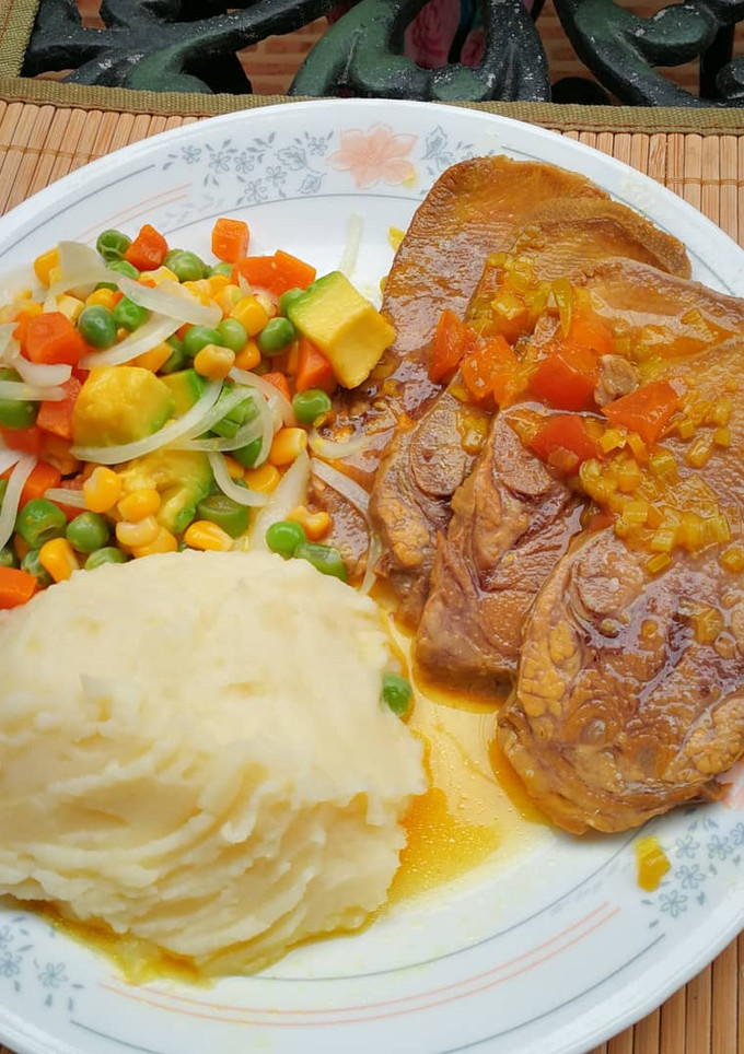 Una foto de Lengua en salsa
