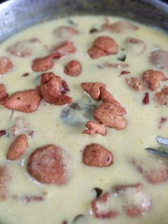 कड़ी पकौड़ा (kadhi pakoda recipe in Hindi) रेसिपी मुख्य फोटो