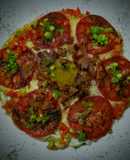 Pizza en huevos a la napolitana con lomo de cerdo embuchado