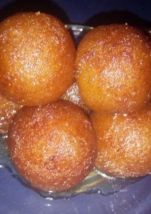A picture of Gulab jamun.