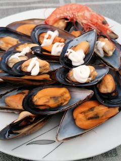 Una foto de Mejillones con mahonesa
