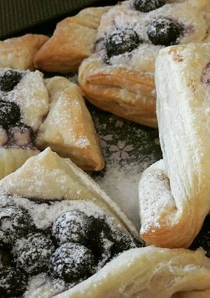 A picture of Puff Pastry Blueberry Cream cheese.