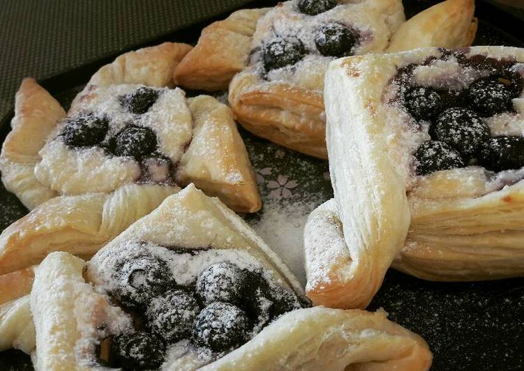 How to Prepare Speedy Puff Pastry Blueberry Cream cheese