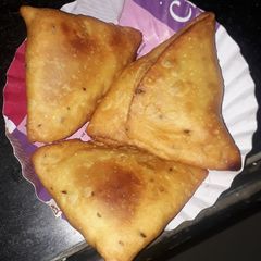 A picture of Mini Aloo Matar Samosas.