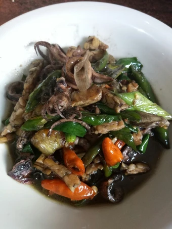 Cara Mudah Membikin Resep  Tumis cumi asin campur tempe cabe ijo yang Bikin Ngiler, Enak Banget